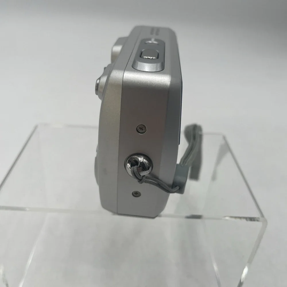Minolta dimage e323